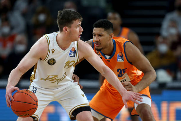 格鼓舞着阿 格鼓舞着阿